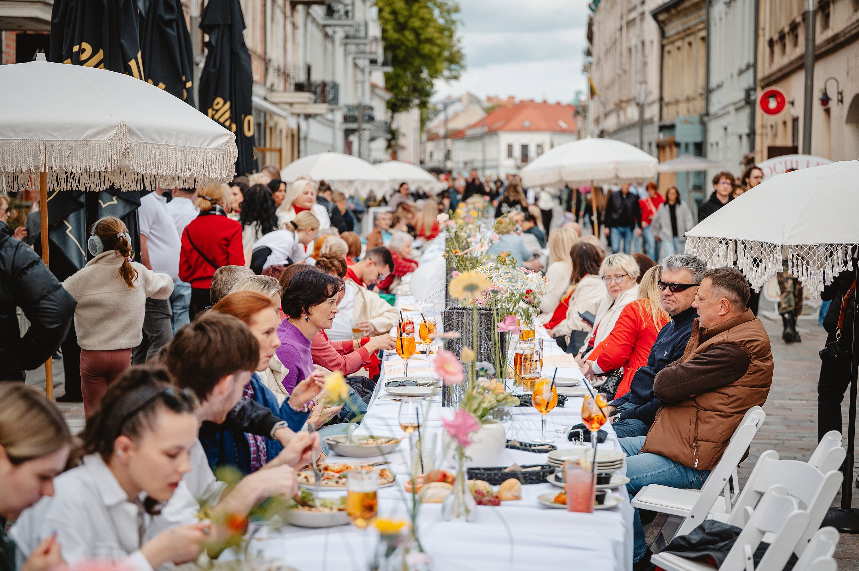 Bendrystė gimsta prie stalo: Kauno senamiestis kviečia į tradicija tampančią gimtadienio vakarienę